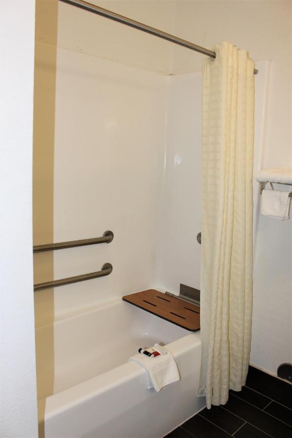 Hotel Super 8 By Wyndham De Soto Esterno foto