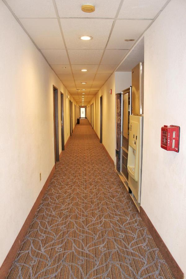 Hotel Super 8 By Wyndham De Soto Esterno foto