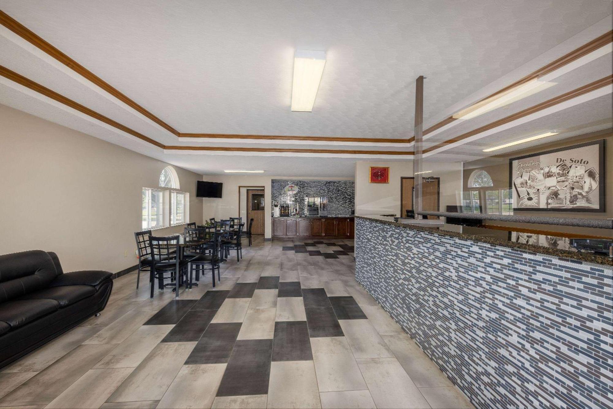 Hotel Super 8 By Wyndham De Soto Esterno foto