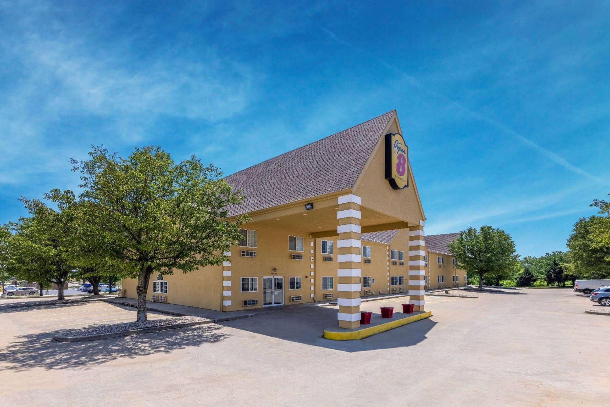 Hotel Super 8 By Wyndham De Soto Esterno foto